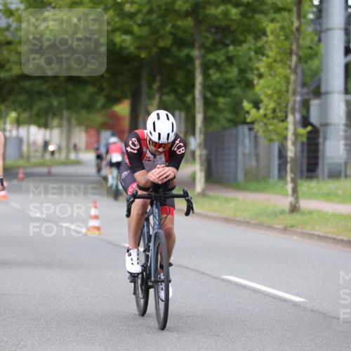 10.08.2025 - GEWOBA Citytriathlon Bremen Yannick Fuchs http://msf.ph/oto/8543585 10.08.2025 12:51:26 Radfahren 556, 667, 719, 822, 912 meine-sportfotos.de
