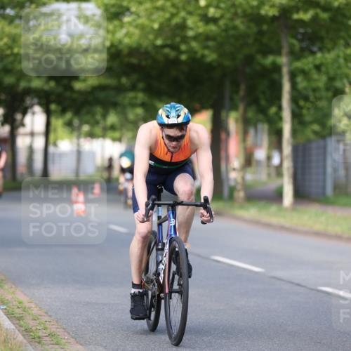 10.08.2025 - GEWOBA Citytriathlon Bremen Yannick Fuchs http://msf.ph/oto/8543595 10.08.2025 10:50:13 Radfahren 161, 406, 409, 426, 428, 432, 441 meine-sportfotos.de