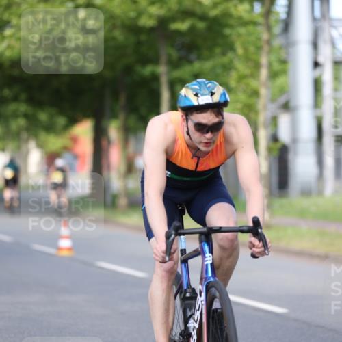 10.08.2025 - GEWOBA Citytriathlon Bremen Yannick Fuchs http://msf.ph/oto/8543598 10.08.2025 10:50:14 Radfahren 97, 161, 406, 409, 426, 428, 432, 441 meine-sportfotos.de