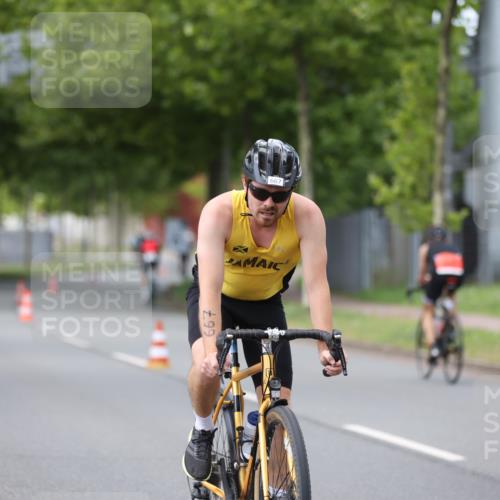10.08.2025 - GEWOBA Citytriathlon Bremen Yannick Fuchs http://msf.ph/oto/8543600 10.08.2025 12:51:27 Radfahren 556, 667, 719, 822, 912 meine-sportfotos.de