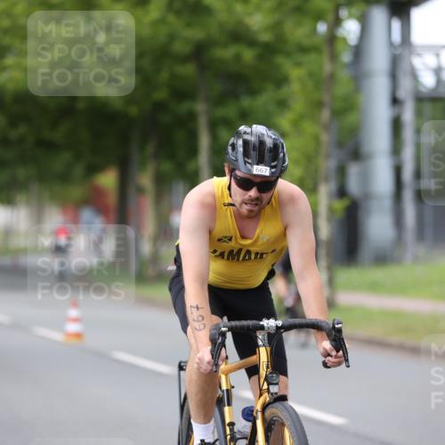 10.08.2025 - GEWOBA Citytriathlon Bremen Yannick Fuchs http://msf.ph/oto/8543602 10.08.2025 12:51:27 Radfahren 556, 667, 719, 822, 912 meine-sportfotos.de