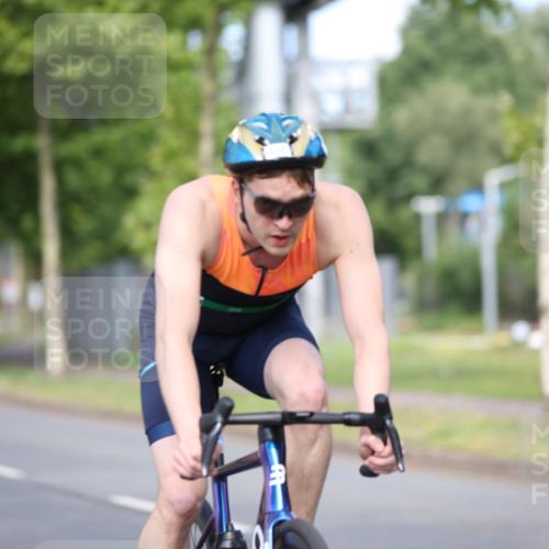 10.08.2025 - GEWOBA Citytriathlon Bremen Yannick Fuchs http://msf.ph/oto/8543603 10.08.2025 10:50:14 Radfahren 97, 161, 406, 409, 426, 428, 432, 441 meine-sportfotos.de