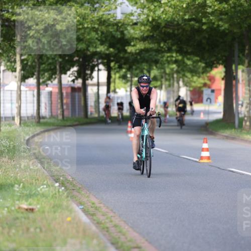 10.08.2025 - GEWOBA Citytriathlon Bremen Yannick Fuchs http://msf.ph/oto/8543609 10.08.2025 10:50:16 Radfahren 97, 161, 389, 406, 409, 426, 428, 441 meine-sportfotos.de