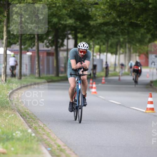 10.08.2025 - GEWOBA Citytriathlon Bremen Yannick Fuchs http://msf.ph/oto/8543610 10.08.2025 12:51:32 Radfahren 556, 575, 667, 680, 822, 855, 912 meine-sportfotos.de