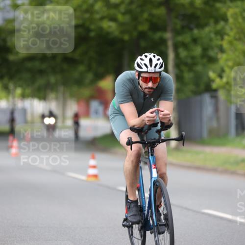 10.08.2025 - GEWOBA Citytriathlon Bremen Yannick Fuchs http://msf.ph/oto/8543619 10.08.2025 12:51:33 Radfahren 556, 575, 667, 680, 822, 855, 912 meine-sportfotos.de