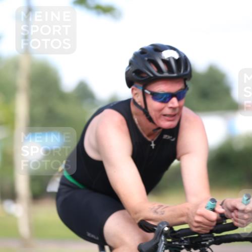 10.08.2025 - GEWOBA Citytriathlon Bremen Yannick Fuchs http://msf.ph/oto/8543626 10.08.2025 10:50:18 Radfahren 97, 161, 389, 406, 409, 426, 428 meine-sportfotos.de