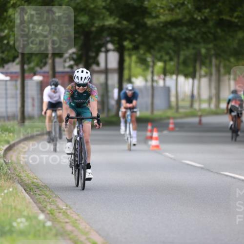 10.08.2025 - GEWOBA Citytriathlon Bremen Yannick Fuchs http://msf.ph/oto/8543646 10.08.2025 12:51:39 Radfahren 556, 575, 680, 822, 855, 912 meine-sportfotos.de