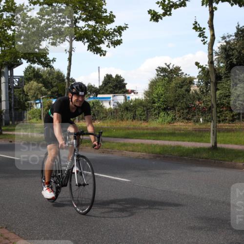 10.08.2025 - GEWOBA Citytriathlon Bremen Yannick Fuchs http://msf.ph/oto/8543651 10.08.2025 14:38:01 Radfahren 30, 75, 81, 147, 152, 191, 528 meine-sportfotos.de