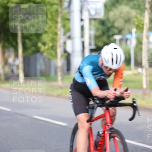 10.08.2025 - GEWOBA Citytriathlon Bremen Yannick Fuchs http://msf.ph/oto/8543673 10.08.2025 10:50:26 Radfahren 97, 161, 389, 406, 409, 426, 428 meine-sportfotos.de