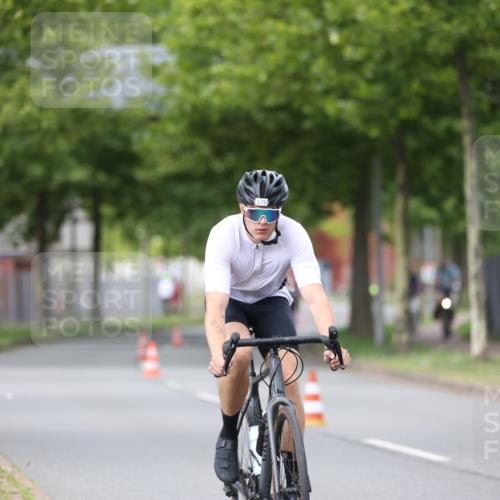 10.08.2025 - GEWOBA Citytriathlon Bremen Yannick Fuchs http://msf.ph/oto/8543689 10.08.2025 12:51:43 Radfahren 575, 604, 680, 822, 855 meine-sportfotos.de