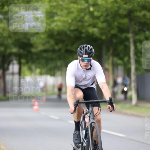 10.08.2025 - GEWOBA Citytriathlon Bremen Yannick Fuchs http://msf.ph/oto/8543692 10.08.2025 12:51:43 Radfahren 575, 604, 680, 822, 855 meine-sportfotos.de