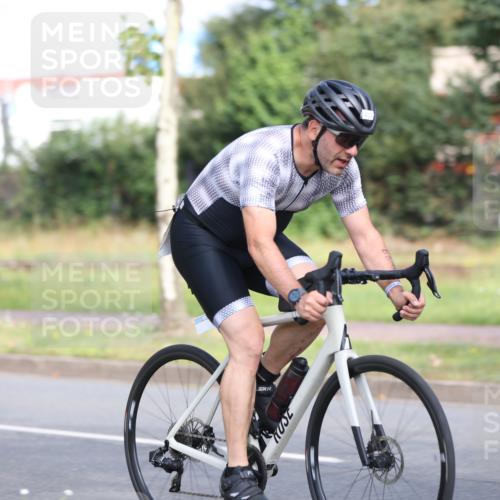 10.08.2025 - GEWOBA Citytriathlon Bremen Yannick Fuchs http://msf.ph/oto/8543694 10.08.2025 10:51:25 Radfahren 239, 396, 419, 421 meine-sportfotos.de