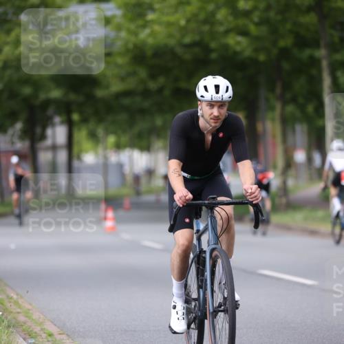 10.08.2025 - GEWOBA Citytriathlon Bremen Yannick Fuchs http://msf.ph/oto/8543711 10.08.2025 12:51:57 Radfahren 604, 664, 680, 738, 973, 977, 1017 meine-sportfotos.de