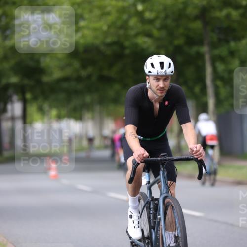 10.08.2025 - GEWOBA Citytriathlon Bremen Yannick Fuchs http://msf.ph/oto/8543713 10.08.2025 12:51:57 Radfahren 604, 664, 680, 738, 973, 977, 1017 meine-sportfotos.de