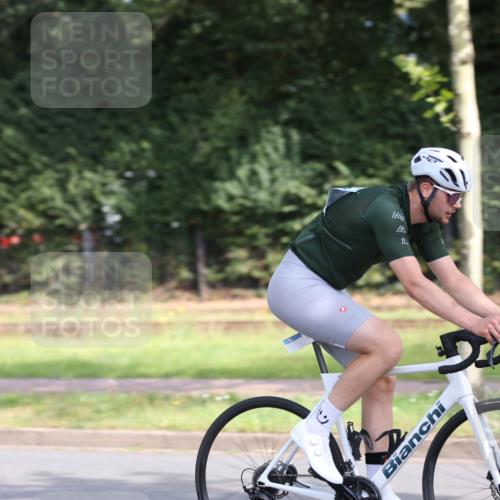10.08.2025 - GEWOBA Citytriathlon Bremen Yannick Fuchs http://msf.ph/oto/8543718 10.08.2025 10:52:16 Radfahren 137, 349, 355, 390, 392, 394, 479 meine-sportfotos.de
