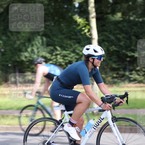 10.08.2025 - GEWOBA Citytriathlon Bremen Yannick Fuchs http://msf.ph/oto/8543726 10.08.2025 10:52:17 Radfahren 137, 349, 355, 390, 392, 394, 479 meine-sportfotos.de
