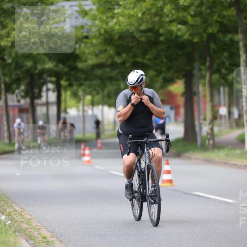 10.08.2025 - GEWOBA Citytriathlon Bremen Yannick Fuchs http://msf.ph/oto/8543727 10.08.2025 12:52:01 Radfahren 604, 664, 708, 738, 905, 973, 977, 1017 meine-sportfotos.de