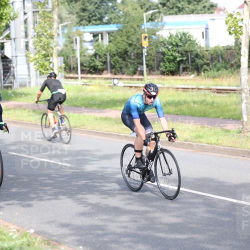 10.08.2025 - GEWOBA Citytriathlon Bremen Yannick Fuchs http://msf.ph/oto/8543731 10.08.2025 10:52:29 Radfahren 43, 137, 349, 354, 355, 390, 392, 394, 479, 491, 504 meine-sportfotos.de