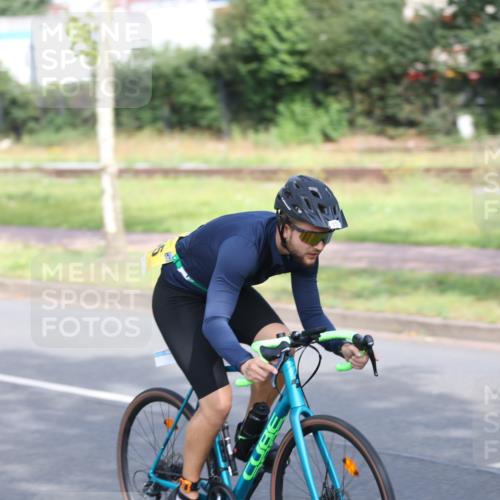 10.08.2025 - GEWOBA Citytriathlon Bremen Yannick Fuchs http://msf.ph/oto/8543737 10.08.2025 10:52:30 Radfahren 43, 137, 349, 354, 355, 390, 392, 479, 491, 504 meine-sportfotos.de