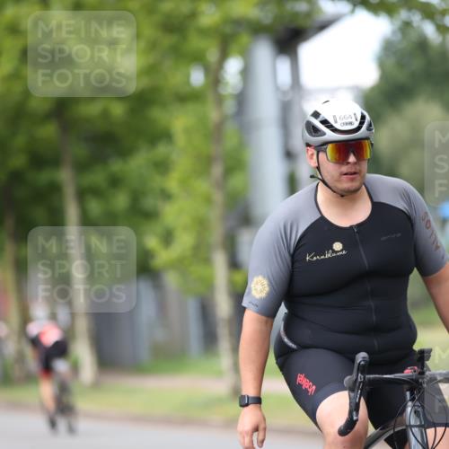 10.08.2025 - GEWOBA Citytriathlon Bremen Yannick Fuchs http://msf.ph/oto/8543739 10.08.2025 12:52:02 Radfahren 604, 664, 708, 738, 905, 973, 977, 1017 meine-sportfotos.de
