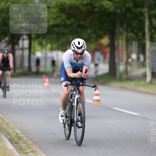 10.08.2025 - GEWOBA Citytriathlon Bremen Yannick Fuchs http://msf.ph/oto/8543743 10.08.2025 12:52:06 Radfahren 604, 664, 708, 738, 891, 905, 973, 977, 1017, 1037 meine-sportfotos.de