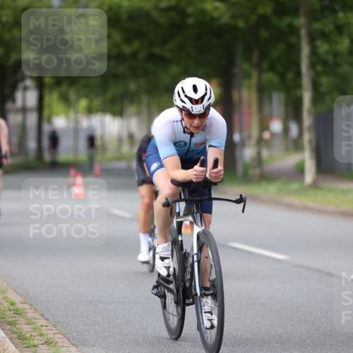 10.08.2025 - GEWOBA Citytriathlon Bremen Yannick Fuchs http://msf.ph/oto/8543746 10.08.2025 12:52:06 Radfahren 604, 664, 708, 738, 891, 905, 973, 977, 1017, 1037 meine-sportfotos.de