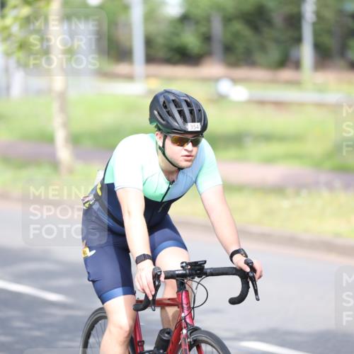 10.08.2025 - GEWOBA Citytriathlon Bremen Yannick Fuchs http://msf.ph/oto/8543747 10.08.2025 10:52:34 Radfahren 21, 43, 349, 354, 355, 491, 504 meine-sportfotos.de