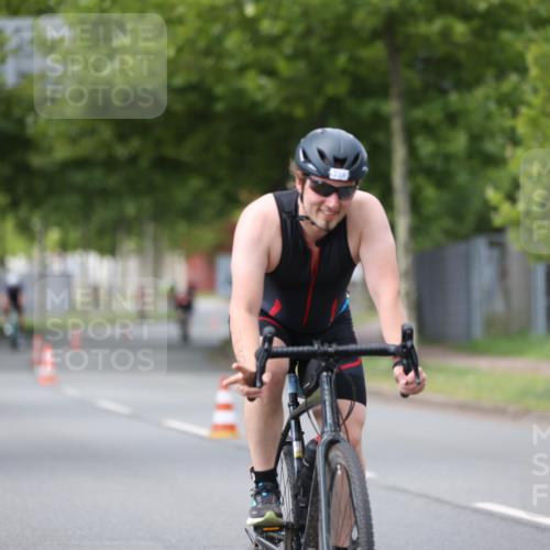 10.08.2025 - GEWOBA Citytriathlon Bremen Yannick Fuchs http://msf.ph/oto/8543764 10.08.2025 12:52:08 Radfahren 604, 664, 708, 738, 891, 905, 973, 977, 1017, 1037 meine-sportfotos.de