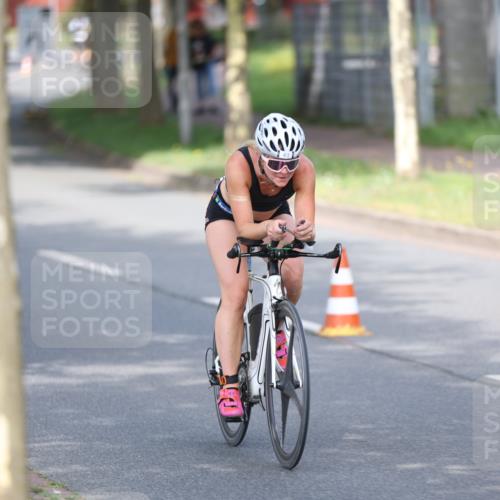 10.08.2025 - GEWOBA Citytriathlon Bremen Yannick Fuchs http://msf.ph/oto/8543769 10.08.2025 10:52:40 Radfahren 21, 43, 354, 355, 491, 504 meine-sportfotos.de