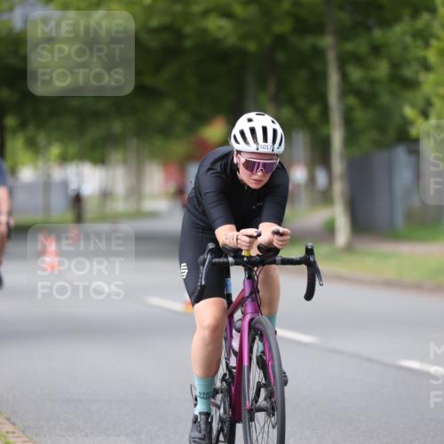 10.08.2025 - GEWOBA Citytriathlon Bremen Yannick Fuchs http://msf.ph/oto/8543777 10.08.2025 12:52:10 Radfahren 664, 708, 738, 891, 905, 973, 977, 1017, 1037 meine-sportfotos.de