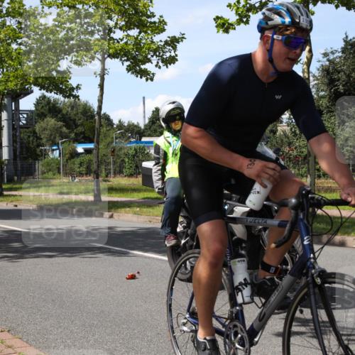 10.08.2025 - GEWOBA Citytriathlon Bremen Yannick Fuchs http://msf.ph/oto/8543780 10.08.2025 14:39:17 Radfahren 18, 94, 130, 174, 281, 283, 427 meine-sportfotos.de