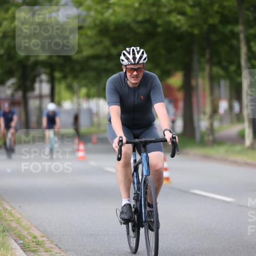 10.08.2025 - GEWOBA Citytriathlon Bremen Yannick Fuchs http://msf.ph/oto/8543787 10.08.2025 12:52:11 Radfahren 664, 708, 738, 891, 905, 973, 977, 1017, 1037 meine-sportfotos.de