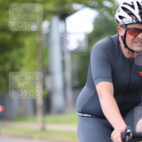 10.08.2025 - GEWOBA Citytriathlon Bremen Yannick Fuchs http://msf.ph/oto/8543794 10.08.2025 12:52:12 Radfahren 603, 664, 708, 738, 858, 891, 905, 973, 977, 1017, 1037 meine-sportfotos.de