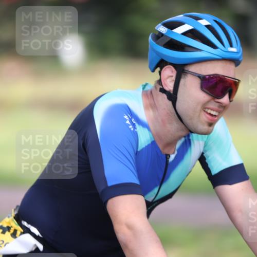 10.08.2025 - GEWOBA Citytriathlon Bremen Yannick Fuchs http://msf.ph/oto/8543816 10.08.2025 10:52:55 Radfahren 21, 358, 400, 413 meine-sportfotos.de
