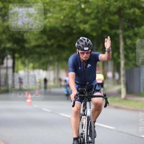 10.08.2025 - GEWOBA Citytriathlon Bremen Yannick Fuchs http://msf.ph/oto/8543820 10.08.2025 12:52:15 Radfahren 599, 603, 701, 708, 738, 834, 858, 891, 905, 973, 977, 1017, 1037 meine-sportfotos.de