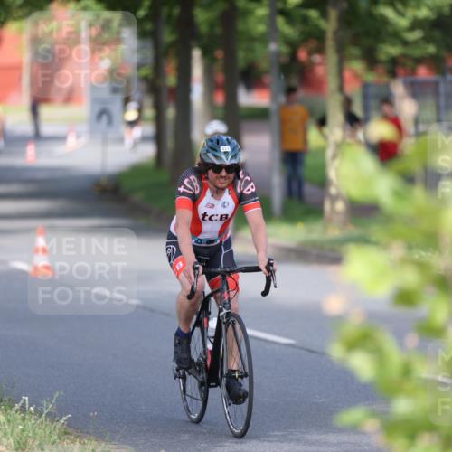 10.08.2025 - GEWOBA Citytriathlon Bremen Yannick Fuchs http://msf.ph/oto/8543823 10.08.2025 10:53:00 Radfahren 358, 379, 380, 382, 400, 413, 448 meine-sportfotos.de