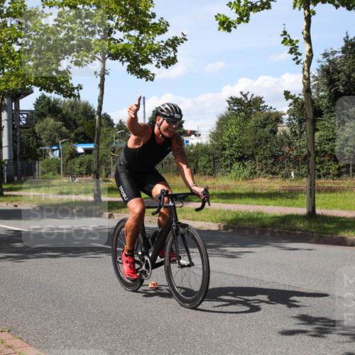 10.08.2025 - GEWOBA Citytriathlon Bremen Yannick Fuchs http://msf.ph/oto/8543825 10.08.2025 14:39:46 Radfahren 80, 90, 101, 124, 215, 217, 274, 334 meine-sportfotos.de