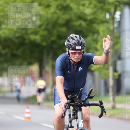 10.08.2025 - GEWOBA Citytriathlon Bremen Yannick Fuchs http://msf.ph/oto/8543826 10.08.2025 12:52:15 Radfahren 599, 603, 701, 708, 738, 834, 858, 891, 905, 973, 977, 1017, 1037 meine-sportfotos.de
