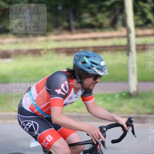 10.08.2025 - GEWOBA Citytriathlon Bremen Yannick Fuchs http://msf.ph/oto/8543836 10.08.2025 10:53:02 Radfahren 358, 379, 380, 382, 400, 413, 448 meine-sportfotos.de