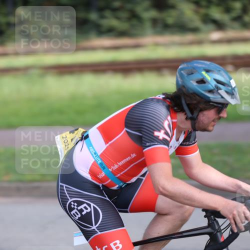 10.08.2025 - GEWOBA Citytriathlon Bremen Yannick Fuchs http://msf.ph/oto/8543839 10.08.2025 10:53:02 Radfahren 358, 379, 380, 382, 400, 413, 448 meine-sportfotos.de