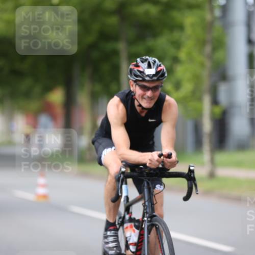 10.08.2025 - GEWOBA Citytriathlon Bremen Yannick Fuchs http://msf.ph/oto/8543845 10.08.2025 12:52:19 Radfahren 599, 603, 639, 701, 708, 738, 834, 858, 891, 905, 973, 977, 1017, 1037 meine-sportfotos.de