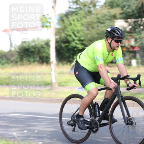 10.08.2025 - GEWOBA Citytriathlon Bremen Yannick Fuchs http://msf.ph/oto/8543846 10.08.2025 10:53:14 Radfahren 29, 225, 350, 358, 379, 380, 382, 404, 448, 502 meine-sportfotos.de