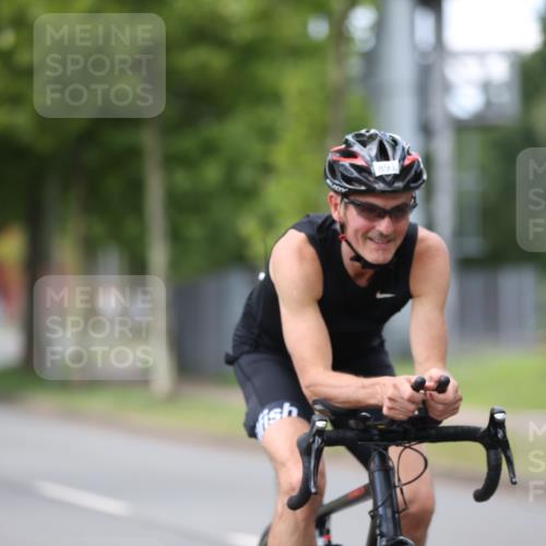 10.08.2025 - GEWOBA Citytriathlon Bremen Yannick Fuchs http://msf.ph/oto/8543848 10.08.2025 12:52:20 Radfahren 599, 603, 639, 701, 708, 738, 834, 858, 891, 905, 973, 977, 1017, 1037 meine-sportfotos.de