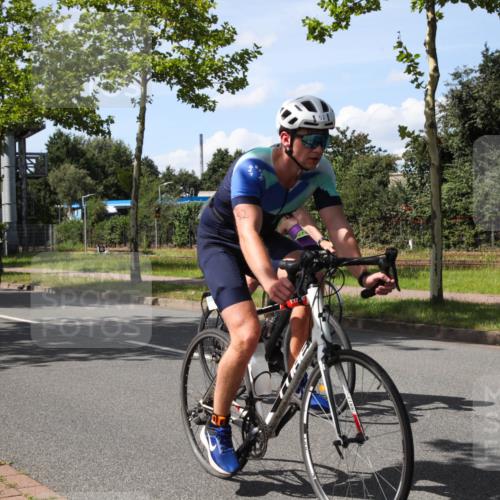 10.08.2025 - GEWOBA Citytriathlon Bremen Yannick Fuchs http://msf.ph/oto/8543857 10.08.2025 14:40:02 Radfahren 52, 59, 69, 124, 139, 217, 225, 274 meine-sportfotos.de