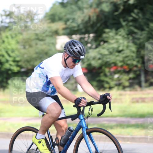 10.08.2025 - GEWOBA Citytriathlon Bremen Yannick Fuchs http://msf.ph/oto/8543861 10.08.2025 10:53:17 Radfahren 29, 225, 350, 358, 379, 380, 382, 404, 448, 502 meine-sportfotos.de