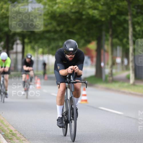 10.08.2025 - GEWOBA Citytriathlon Bremen Yannick Fuchs http://msf.ph/oto/8543863 10.08.2025 12:52:23 Radfahren 599, 603, 639, 701, 708, 834, 858, 891, 905, 1037 meine-sportfotos.de