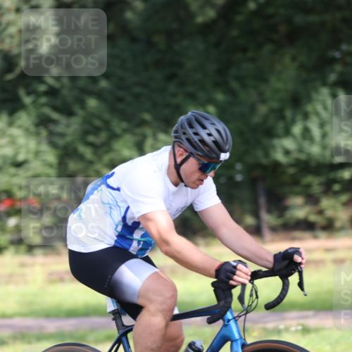 10.08.2025 - GEWOBA Citytriathlon Bremen Yannick Fuchs http://msf.ph/oto/8543864 10.08.2025 10:53:17 Radfahren 29, 225, 350, 358, 379, 380, 382, 404, 448, 502 meine-sportfotos.de