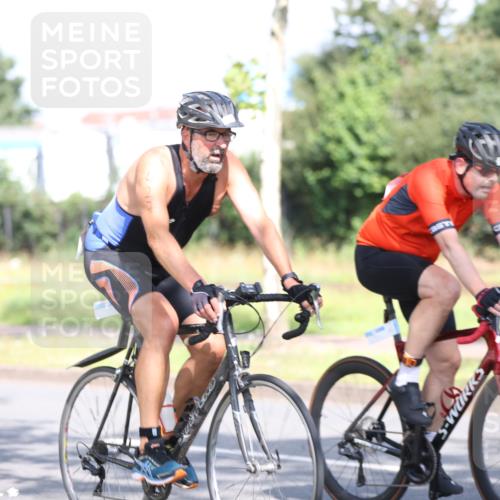 10.08.2025 - GEWOBA Citytriathlon Bremen Yannick Fuchs http://msf.ph/oto/8543866 10.08.2025 10:54:29 Radfahren 75, 123, 153, 356, 427, 492, 500 meine-sportfotos.de