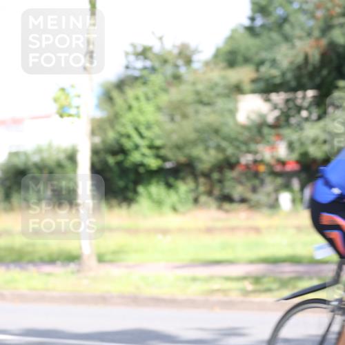 10.08.2025 - GEWOBA Citytriathlon Bremen Yannick Fuchs http://msf.ph/oto/8543873 10.08.2025 10:54:29 Radfahren 75, 123, 153, 356, 427, 492, 500 meine-sportfotos.de