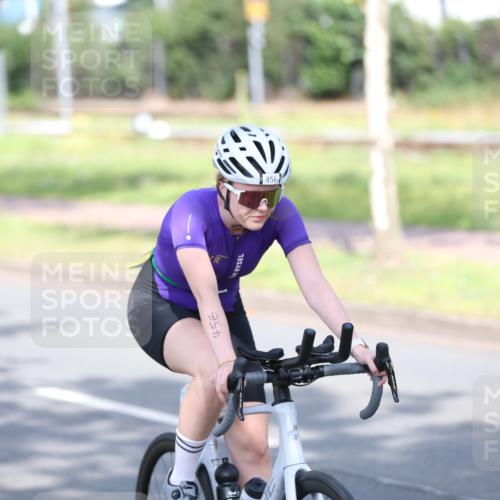 10.08.2025 - GEWOBA Citytriathlon Bremen Yannick Fuchs http://msf.ph/oto/8543876 10.08.2025 10:54:45 Radfahren 75, 85, 356, 373, 378, 452, 456 meine-sportfotos.de